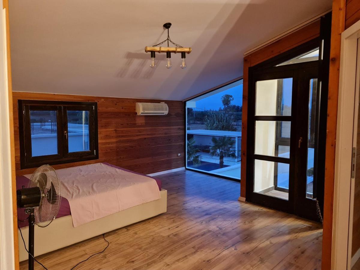 Isea Wood Villa Rrushkull  Exterior photo